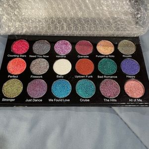 Platinum Hits V1 -DuoChrome Eyeshadow Palette